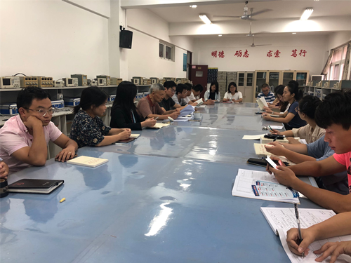 教工认真学习_副本.png 教工认真学习_副本.png