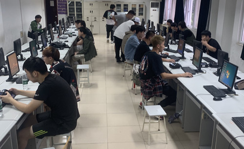 比赛选拔前员工模拟器加练_副本.jpg