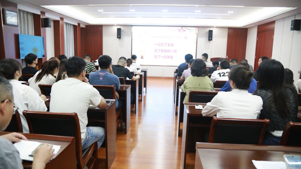 公司举行2022-2023学年辅导员评优答辩会