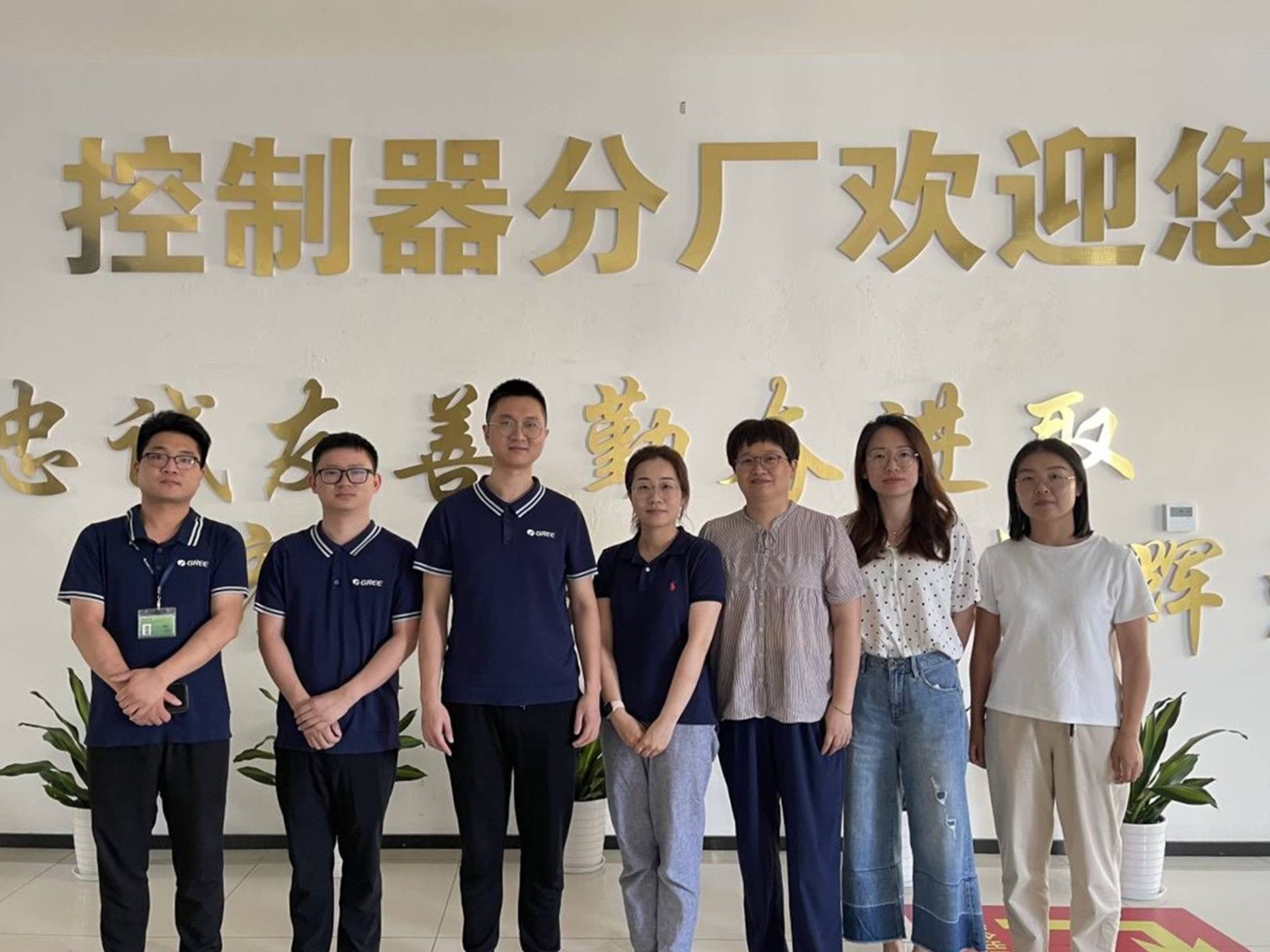 电子与信息技术系赴南京格力开展技能专项训练并走访探望实习员工