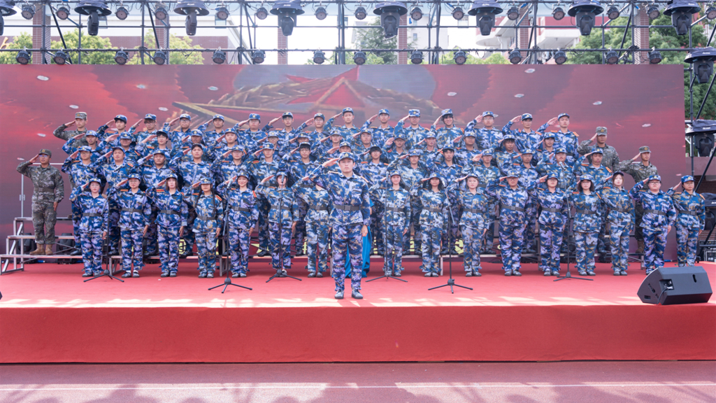公司举行2024员工军歌大合唱比赛