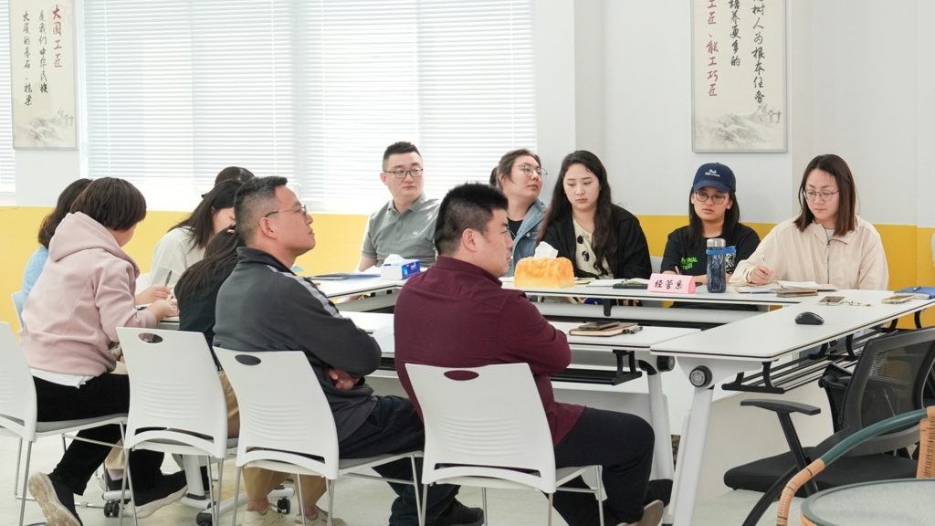 公司举办“深度对话，暖心护航”2025年首期辅导员沙龙