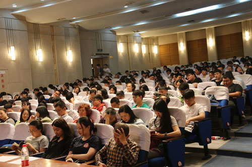 全体老师及员工参加大会.jpg