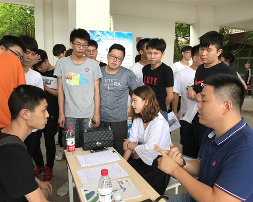 应聘员工与用人单位交流_副本.jpg