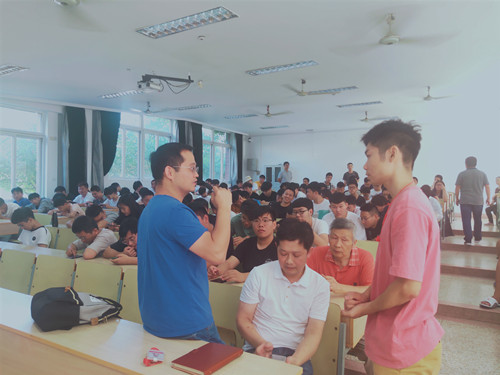 意向员工与招聘人员交流_副本.jpg