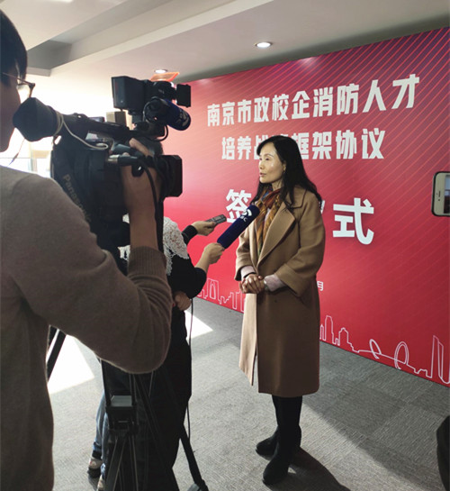 赵湘莲副经理接受媒体采访_副本.jpg