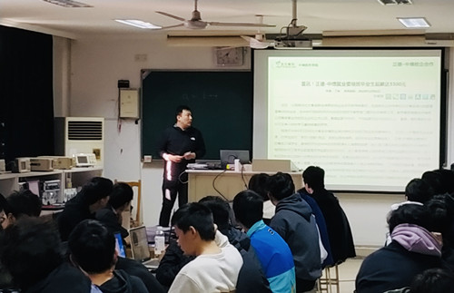 讲座现场1_副本.jpg 讲座现场1_副本.jpg