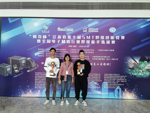 师生合影_副本.jpg 师生合影_副本.jpg