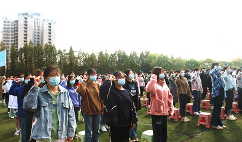 1宣誓员工_副本.jpg 1宣誓员工_副本.jpg