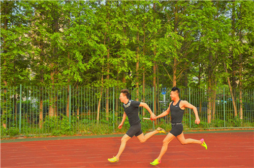 男子4乘100米接力训练 1.jpg