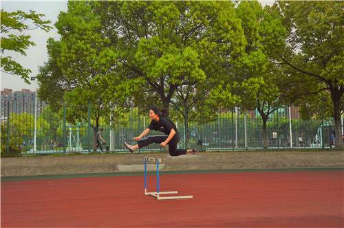 罗京同学跨栏训练.jpg
