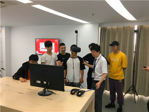 员工VR体验.jpg